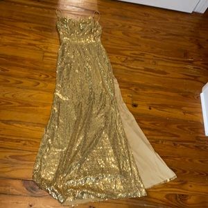 NWT Gold Sheath/Column Sequins Floor-Length gown in Size 2